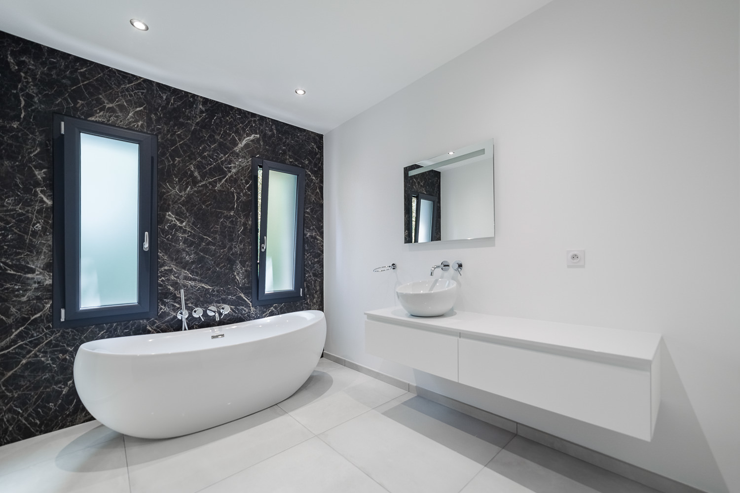 Photo de salle de bain de démonstration pour entreprise à Ambérieu-en-Bugey